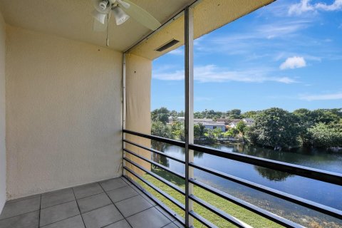 Condo in Sunrise, Florida, 2 bedrooms  № 2086318 - photo 6