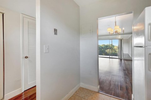 Condo in Sunrise, Florida, 2 bedrooms  № 2086318 - photo 8
