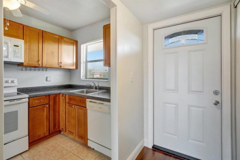 Condo in Sunrise, Florida, 2 bedrooms  № 2086318 - photo 3