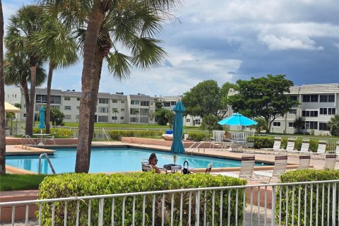 Condo in Sunrise, Florida, 2 bedrooms  № 2086318 - photo 26