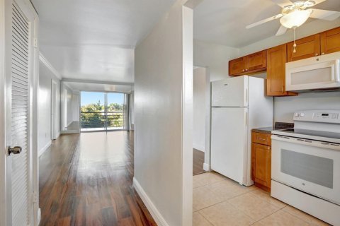 Condo in Sunrise, Florida, 2 bedrooms  № 2086318 - photo 5