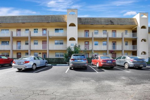 Condo in Sunrise, Florida, 2 bedrooms  № 2086318 - photo 7