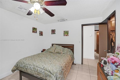 Villa ou maison à vendre à Miami, Floride: 3 chambres, 167.22 m2 № 1950221 - photo 25