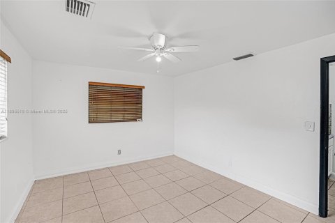 Villa ou maison à vendre à Miami, Floride: 3 chambres, 167.22 m2 № 1950221 - photo 12
