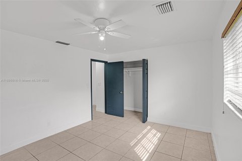 Villa ou maison à vendre à Miami, Floride: 3 chambres, 167.22 m2 № 1950221 - photo 13