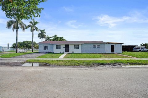 Villa ou maison à vendre à Miami, Floride: 3 chambres, 167.22 m2 № 1950221 - photo 2