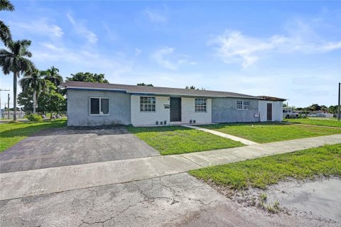 Villa ou maison à vendre à Miami, Floride: 3 chambres, 167.22 m2 № 1950221 - photo 5