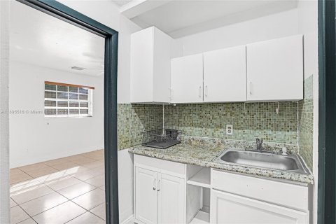 Villa ou maison à vendre à Miami, Floride: 3 chambres, 167.22 m2 № 1950221 - photo 11