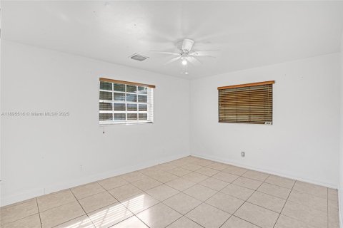 Villa ou maison à vendre à Miami, Floride: 3 chambres, 167.22 m2 № 1950221 - photo 15