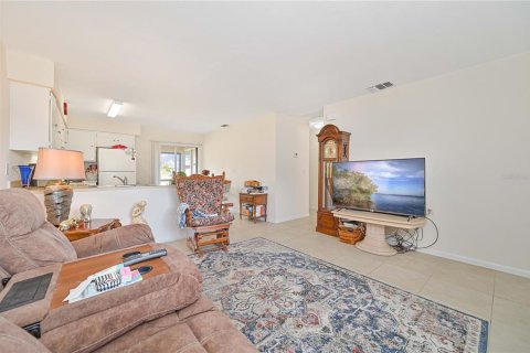 Commercial property in Cape Coral, Florida 4 bedrooms, 163.32 sq.m. № 1917748 - photo 22