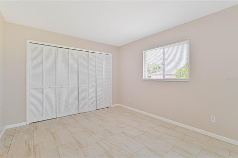 Commercial property in Cape Coral, Florida 4 bedrooms, 163.32 sq.m. № 1917748 - photo 8