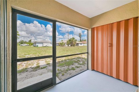 Commercial property in Cape Coral, Florida 4 bedrooms, 163.32 sq.m. № 1917748 - photo 19