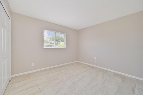 Commercial property in Cape Coral, Florida 4 bedrooms, 163.32 sq.m. № 1917748 - photo 11