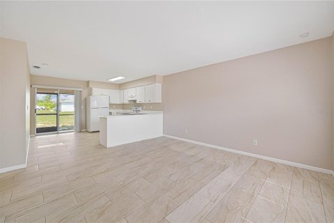Commercial property in Cape Coral, Florida 4 bedrooms, 163.32 sq.m. № 1917748 - photo 3