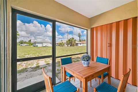Commercial property in Cape Coral, Florida 4 bedrooms, 163.32 sq.m. № 1917748 - photo 18