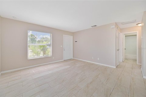 Commercial property in Cape Coral, Florida 4 bedrooms, 163.32 sq.m. № 1917748 - photo 4