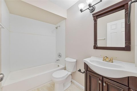 Commercial property in Cape Coral, Florida 4 bedrooms, 163.32 sq.m. № 1917748 - photo 13