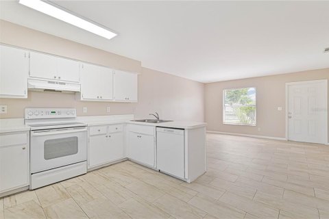 Commercial property in Cape Coral, Florida 4 bedrooms, 163.32 sq.m. № 1917748 - photo 7