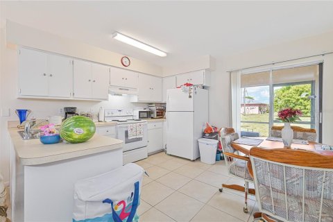 Commercial property in Cape Coral, Florida 4 bedrooms, 163.32 sq.m. № 1917748 - photo 23