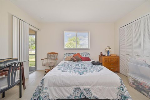 Commercial property in Cape Coral, Florida 4 bedrooms, 163.32 sq.m. № 1917748 - photo 27