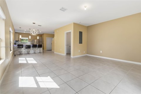 Touwnhouse à vendre à Florida City, Floride: 3 chambres, 133.13 m2 № 2044606 - photo 10