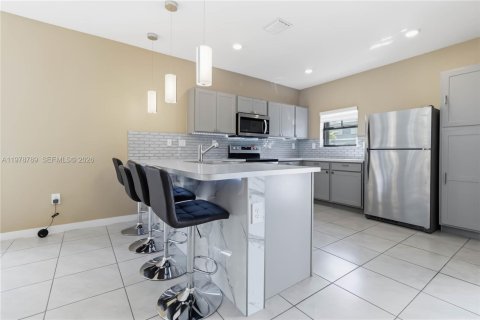 Touwnhouse à vendre à Florida City, Floride: 3 chambres, 133.13 m2 № 2044606 - photo 2