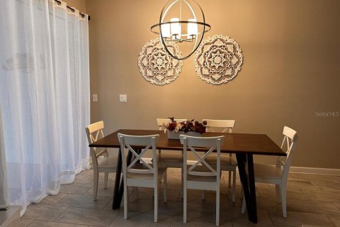 Townhouse in STOREY LAKE in Kissimmee, Florida 4 bedrooms, 177.81 sq.m. № 1583843 - photo 5