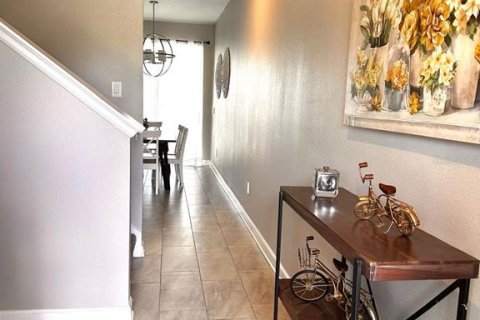 Townhouse in STOREY LAKE in Kissimmee, Florida 4 bedrooms, 177.81 sq.m. № 1583843 - photo 2