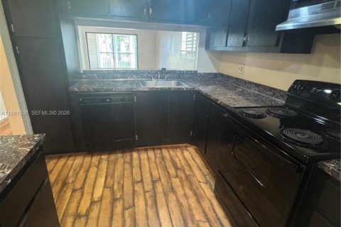 Condominio en alquiler en Lauderhill, Florida, 2 dormitorios, 103.12 m2 № 2055109 - foto 2