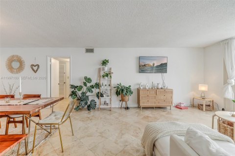 Condominio en venta en Miami Beach, Florida, 2 dormitorios, 118.08 m2 № 2058924 - foto 8