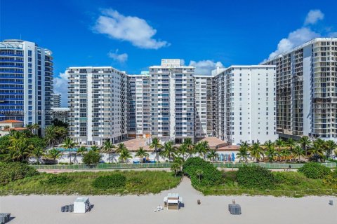 Condominio en venta en Miami Beach, Florida, 2 dormitorios, 118.08 m2 № 2058924 - foto 2