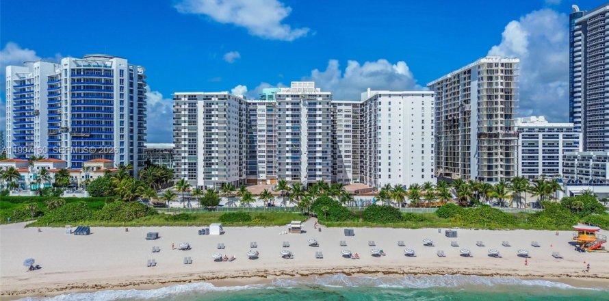Condominio en Miami Beach, Florida, 2 dormitorios  № 2058924