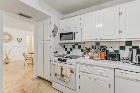 Condominio en venta en Miami Beach, Florida, 2 dormitorios, 118.08 m2 № 2058924 - foto 16