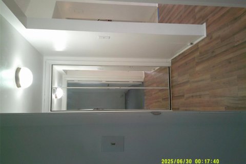Снять в аренду кондоминиум в Маргит, Флорида 3 комнаты, 67.63м2, № 2175819 - фото 4