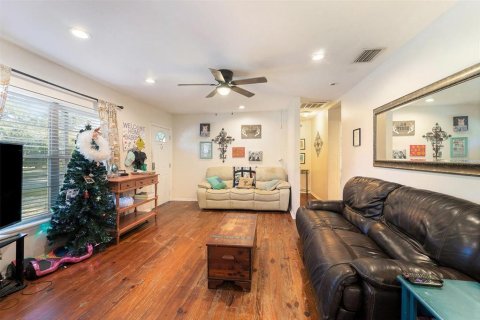 Casa en venta en Lutz, Florida, 2 dormitorios, 100.33 m2 № 2125280 - foto 5