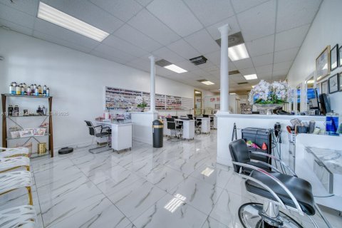 Commercial property in Cutler Bay, Florida № 1865742 - photo 1