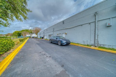 Commercial property in Cutler Bay, Florida № 1865742 - photo 23