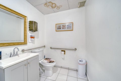 Commercial property in Cutler Bay, Florida № 1865742 - photo 17