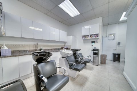 Commercial property in Cutler Bay, Florida № 1865742 - photo 11