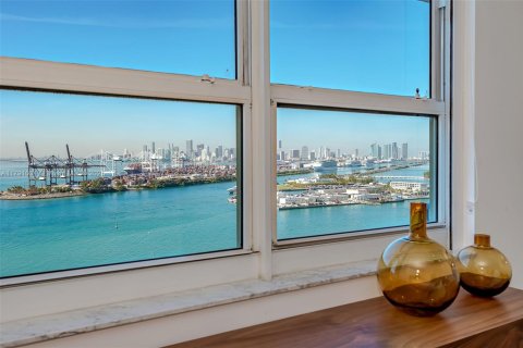 Copropriété à louer à Miami Beach, Floride: 2 chambres, 101.26 m2 № 1700587 - photo 15