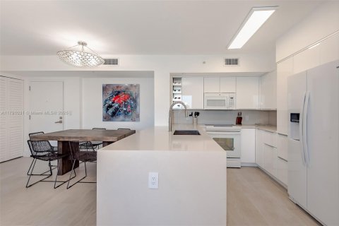 Copropriété à louer à Miami Beach, Floride: 2 chambres, 101.26 m2 № 1700587 - photo 9