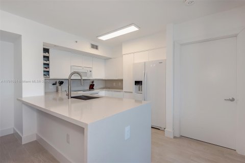 Copropriété à louer à Miami Beach, Floride: 2 chambres, 101.26 m2 № 1700587 - photo 8