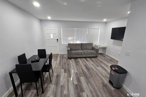 Casa en alquiler en Tampa, Florida, 2 dormitorios, 74.32 m2 № 1879639 - foto 2