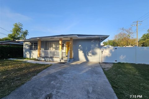 Casa en alquiler en Tampa, Florida, 2 dormitorios, 74.32 m2 № 1879639 - foto 1