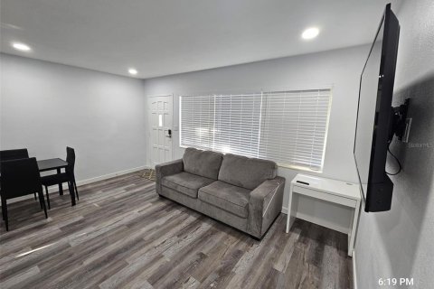 Casa en alquiler en Tampa, Florida, 2 dormitorios, 74.32 m2 № 1879639 - foto 3