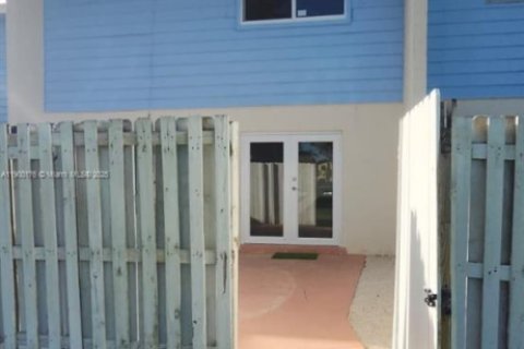 Townhouse in Cutler Bay, Florida 3 bedrooms, 135.45 sq.m. № 1953303 - photo 27