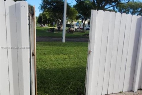 Townhouse in Cutler Bay, Florida 3 bedrooms, 135.45 sq.m. № 1953303 - photo 26