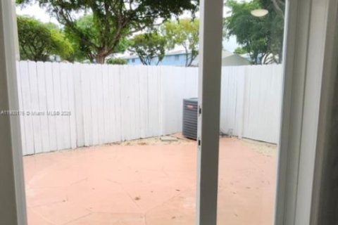 Townhouse in Cutler Bay, Florida 3 bedrooms, 135.45 sq.m. № 1953303 - photo 24