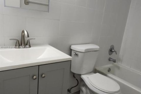 Townhouse in Cutler Bay, Florida 3 bedrooms, 135.45 sq.m. № 1953303 - photo 15