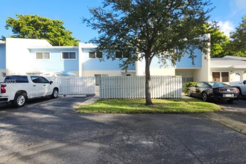 Townhouse in Cutler Bay, Florida 3 bedrooms, 135.45 sq.m. № 1953303 - photo 1